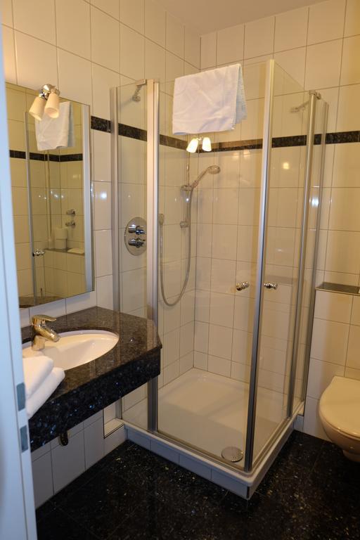 ווינזן Hotel Zum Weissen Ross מראה חיצוני תמונה